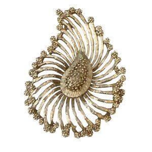 Lisner Vintage Gold Tone Brooch Pin Textured Metal Openwork 2 1/4" x 1 3/4"